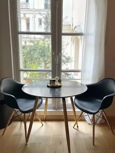 Contemporary Apartment 150 Meters From Place Victor Hugo Paris 16